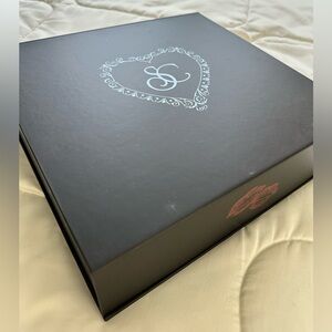 Sabrina Carpenter VIP box